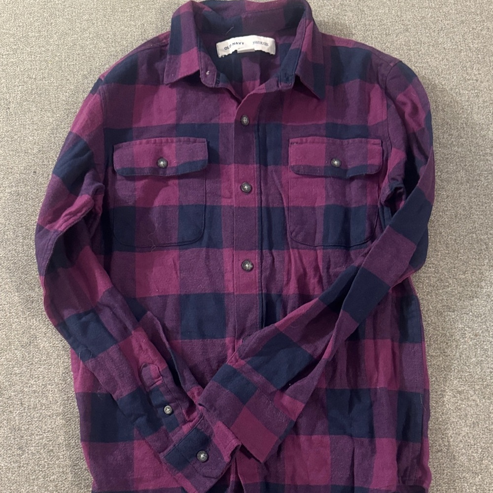 5/$15- Girl’s shirt size large